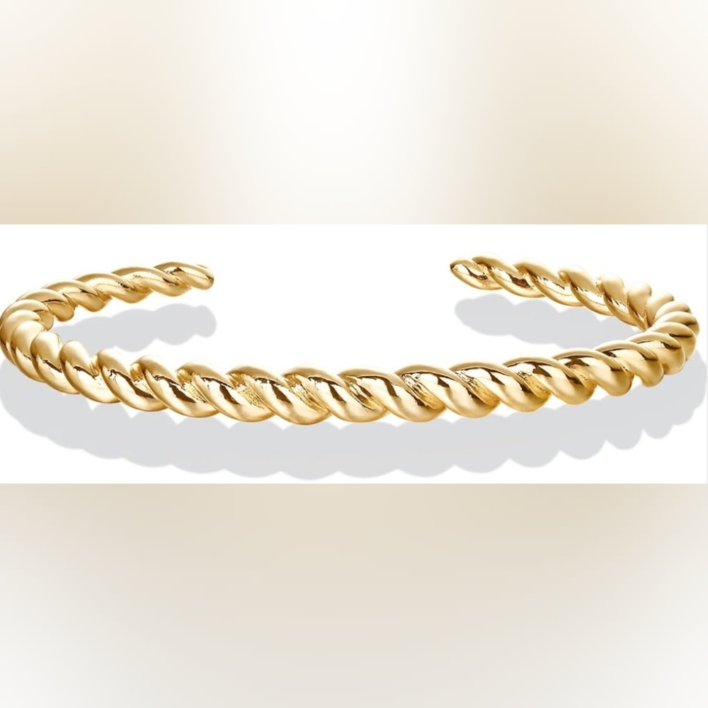 Elegant Gold Twist Bracelet